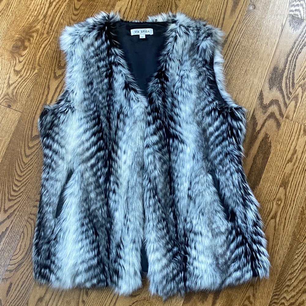 Via Spiga faux fur vegan leather black and white vest size L layering